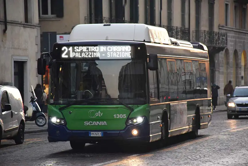 Linea 21 per Chiesa Rettoriale di Santa Maria Antica  a Verona